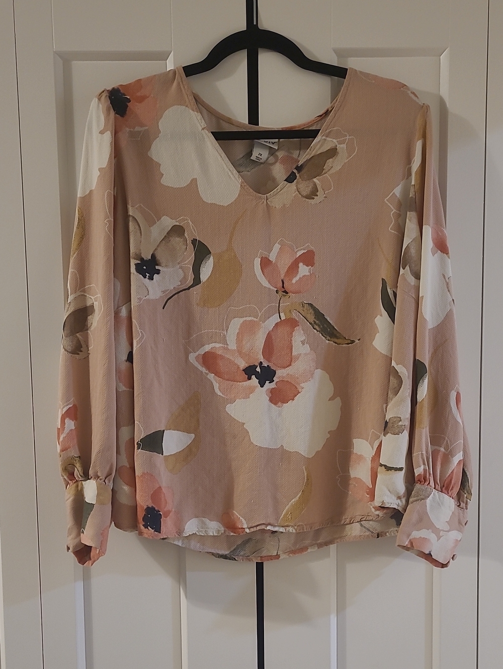 Ava & Viv Blush Floral V-Neck Long Sleeve Top